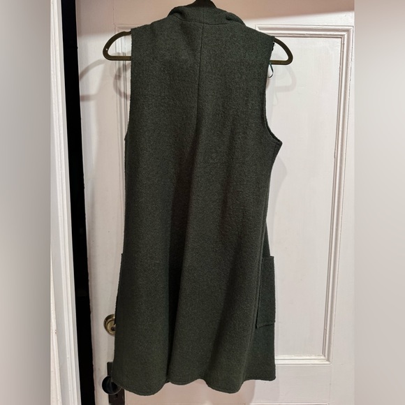 Tahari boucle vest, size medium, dark green - Picture 3 of 4